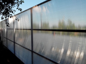 Забор из поликарбоната на металлическом каркасе 70 метров