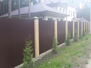 Забор из профнастила на ленточном фундаменте 90 метров
