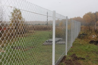 Забор из сетки рабицы в натяг с протяжкой арматуры 25 метров