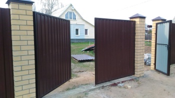 Забор с воротами и калиткой 20 метров
