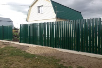 Забор из евроштакетника на ленточном фундаменте 70 метров